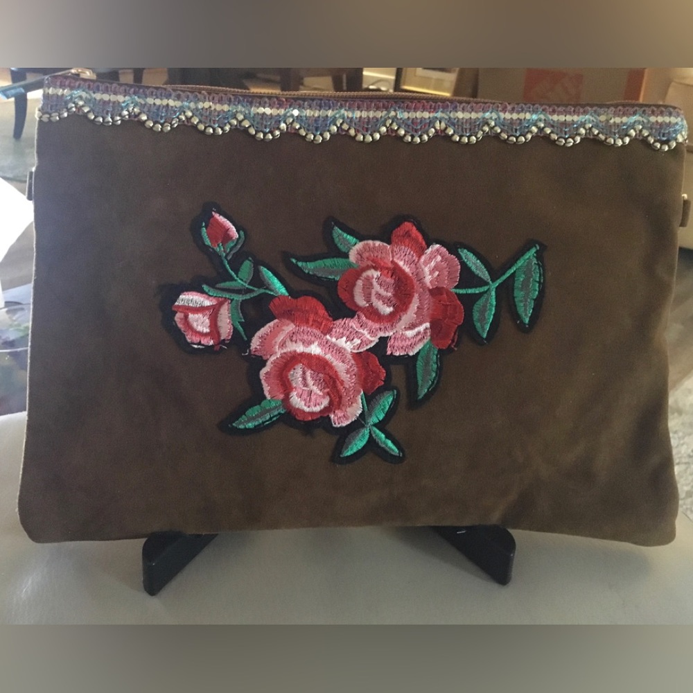 Clutch crossbody handbag